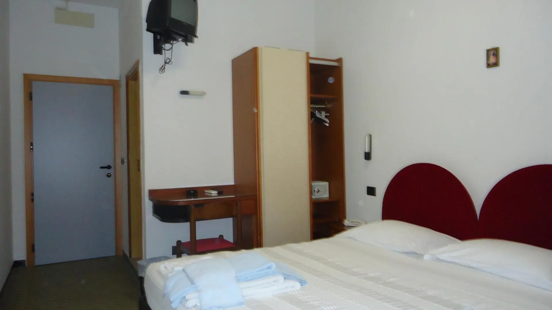 Hotel L&V Rimini Italy