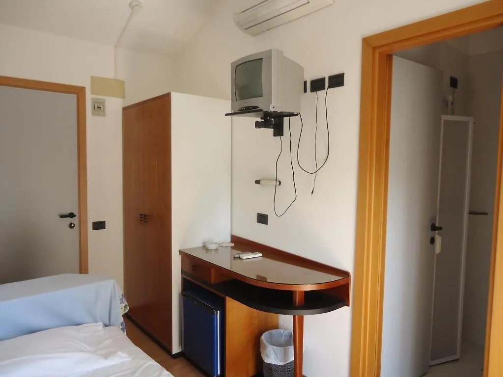 Hotel L&V Rimini 3*,