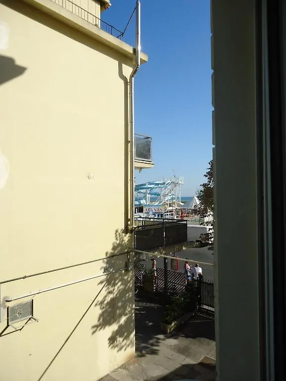 Hotel L&V 里米尼 3*,  意大利